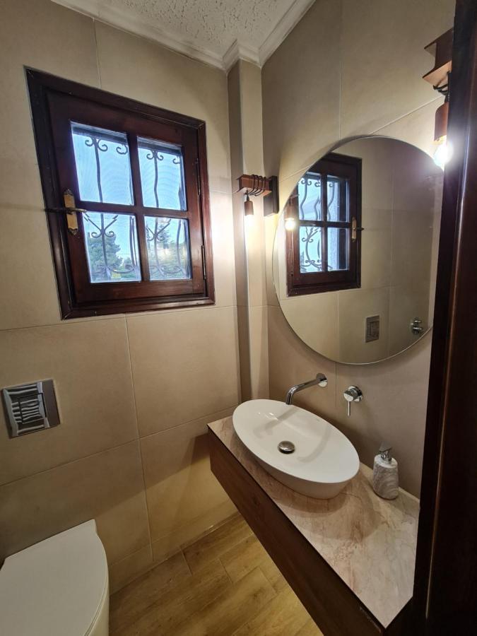 Chryspa Attica Villa