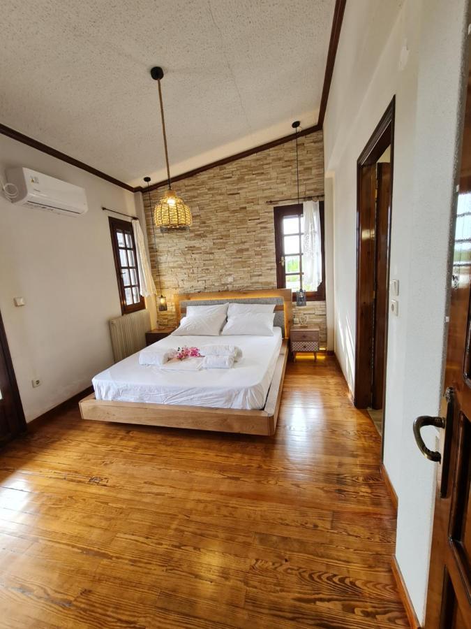Chryspa Attica Villa