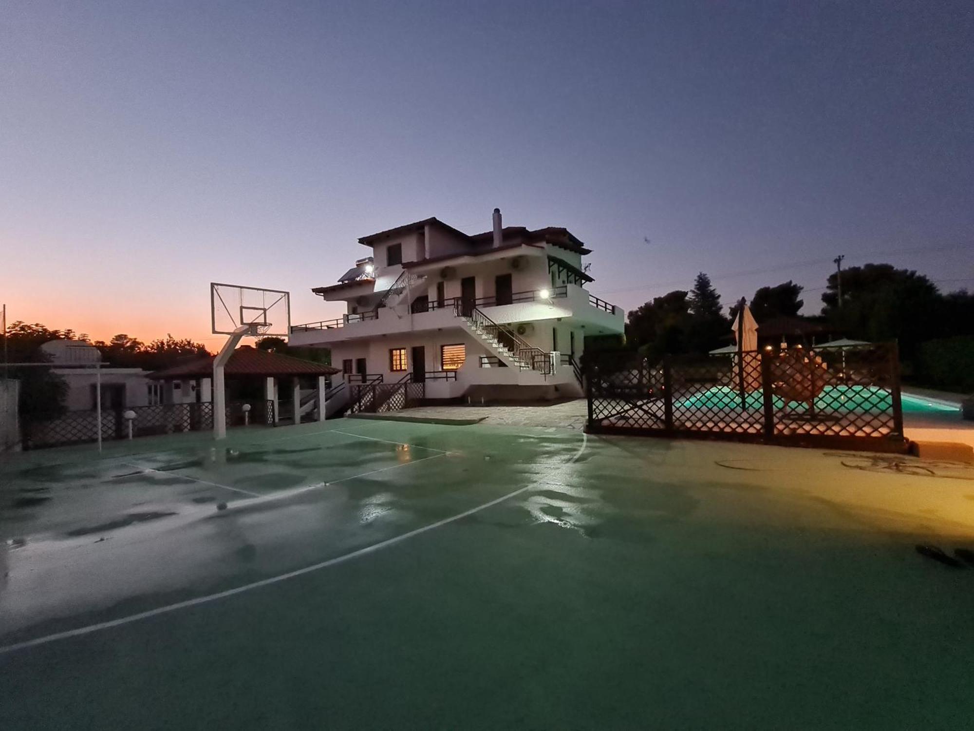 Chryspa Attica Villa